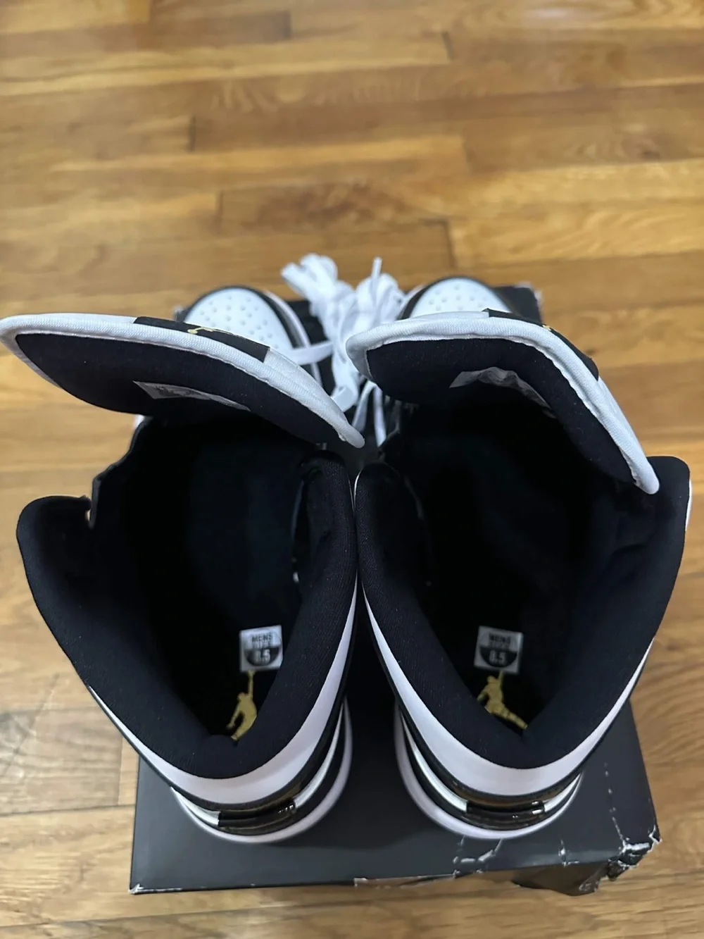 *Slightly Used* Jordan 1 Mid Men White Gold (852542-007) Size 8.5 *Damaged Box*